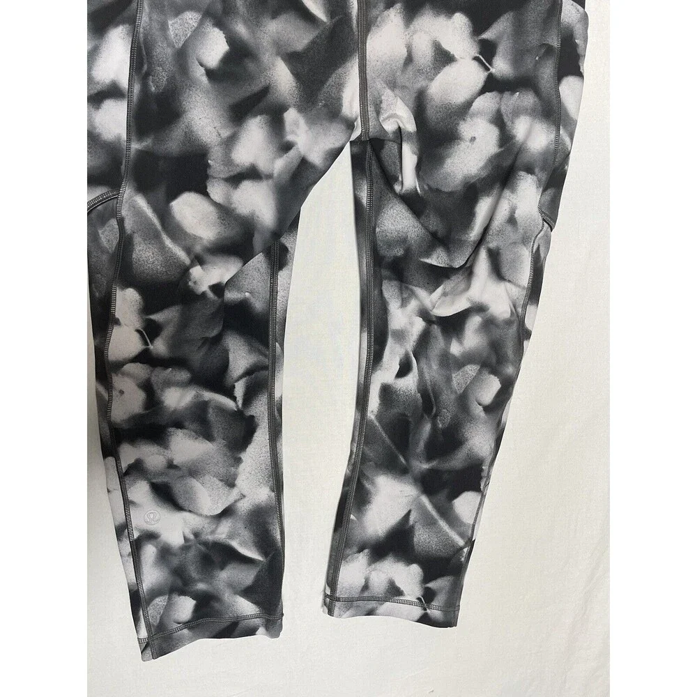 Lululemon Leggings Womens 8 Speed Up Crop Blush Blossom Black White Mid Rise - Picture 5 of 8